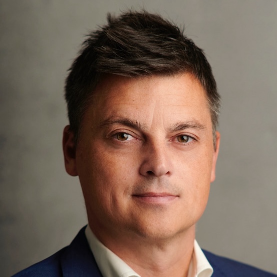 Dr. Fábián Tamás  szülész-nőgyógyász és nőgyógyászati daganatsebész szakorvos 